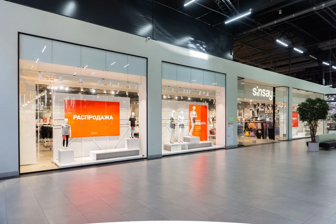 Цельностеклянные торговые перегородки