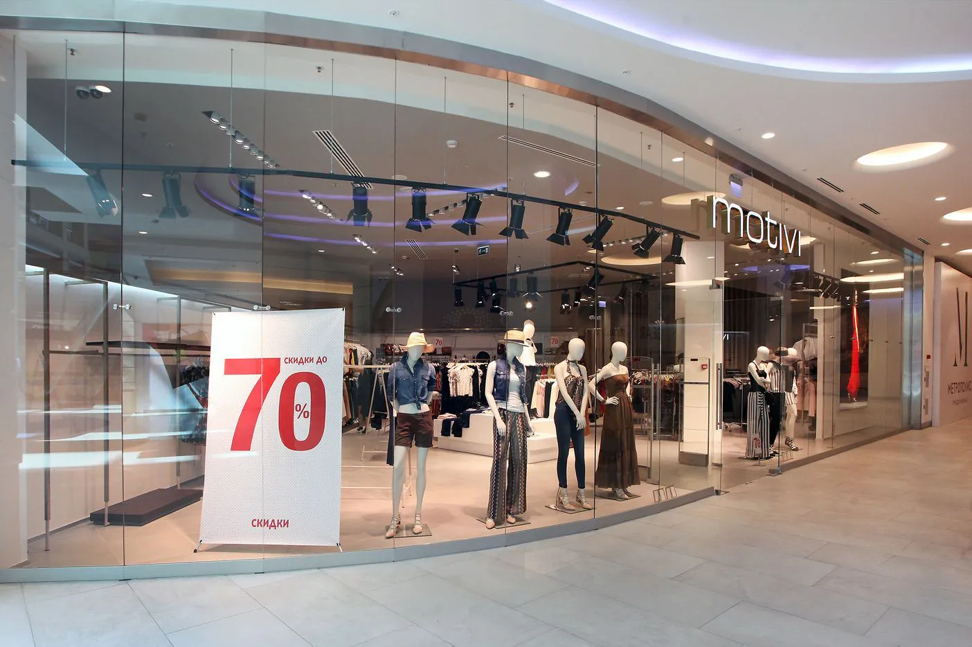 Цельностеклянные торговые перегородки