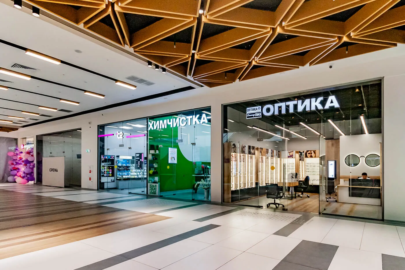 Цельностеклянные торговые перегородки