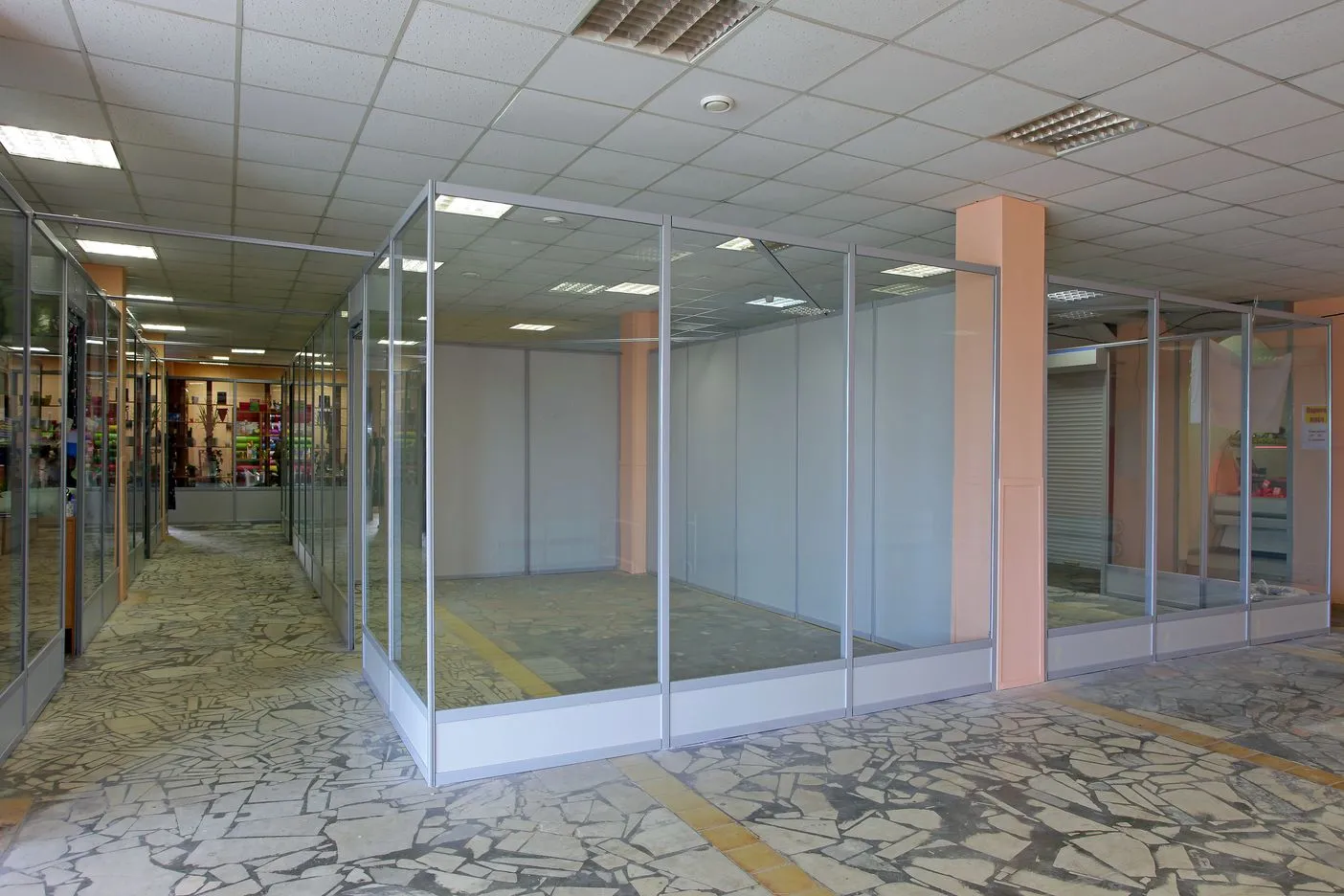 Легкие торговые перегородки LOTTA