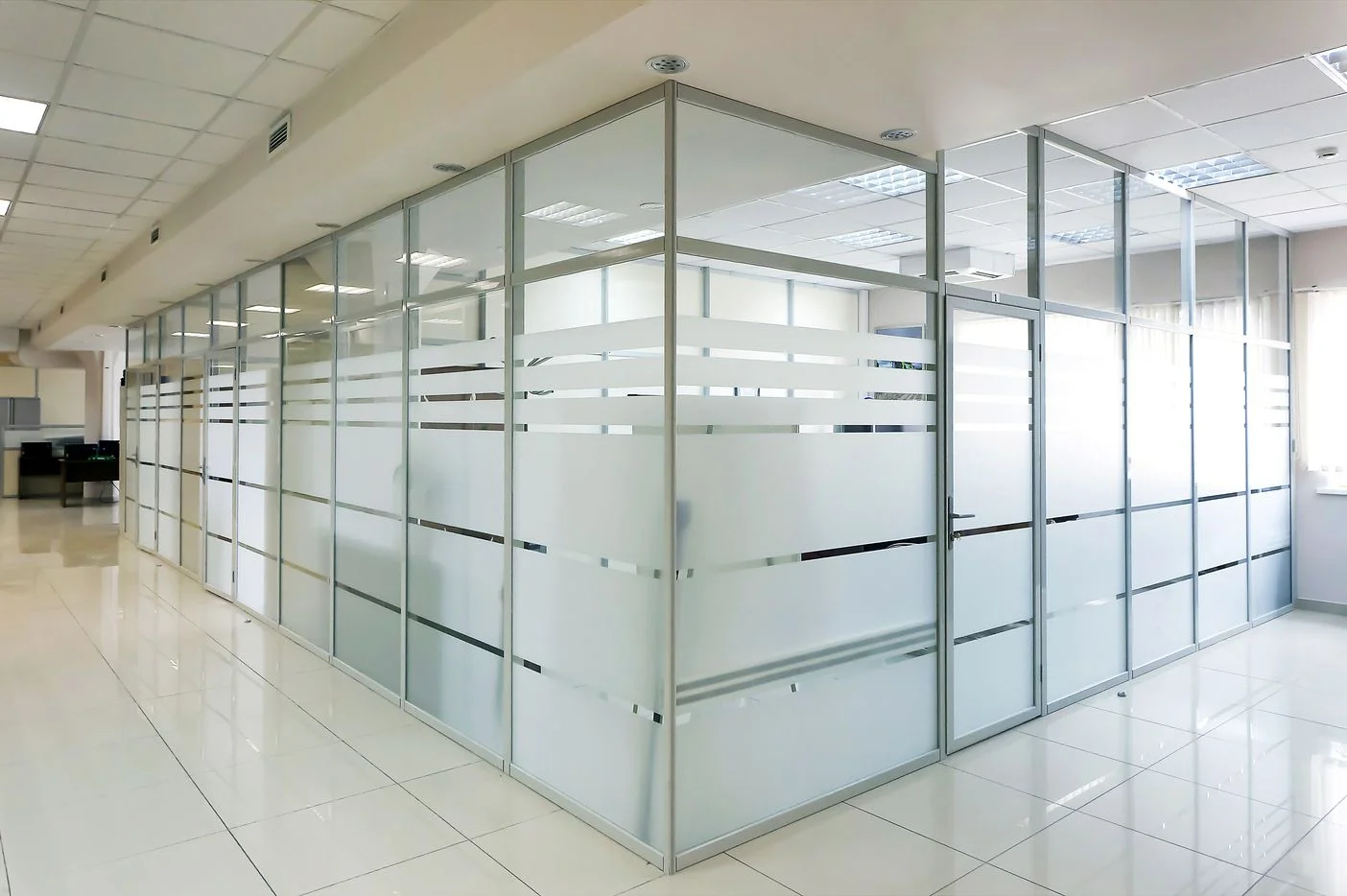 Каркасные легкие офисные перегородки