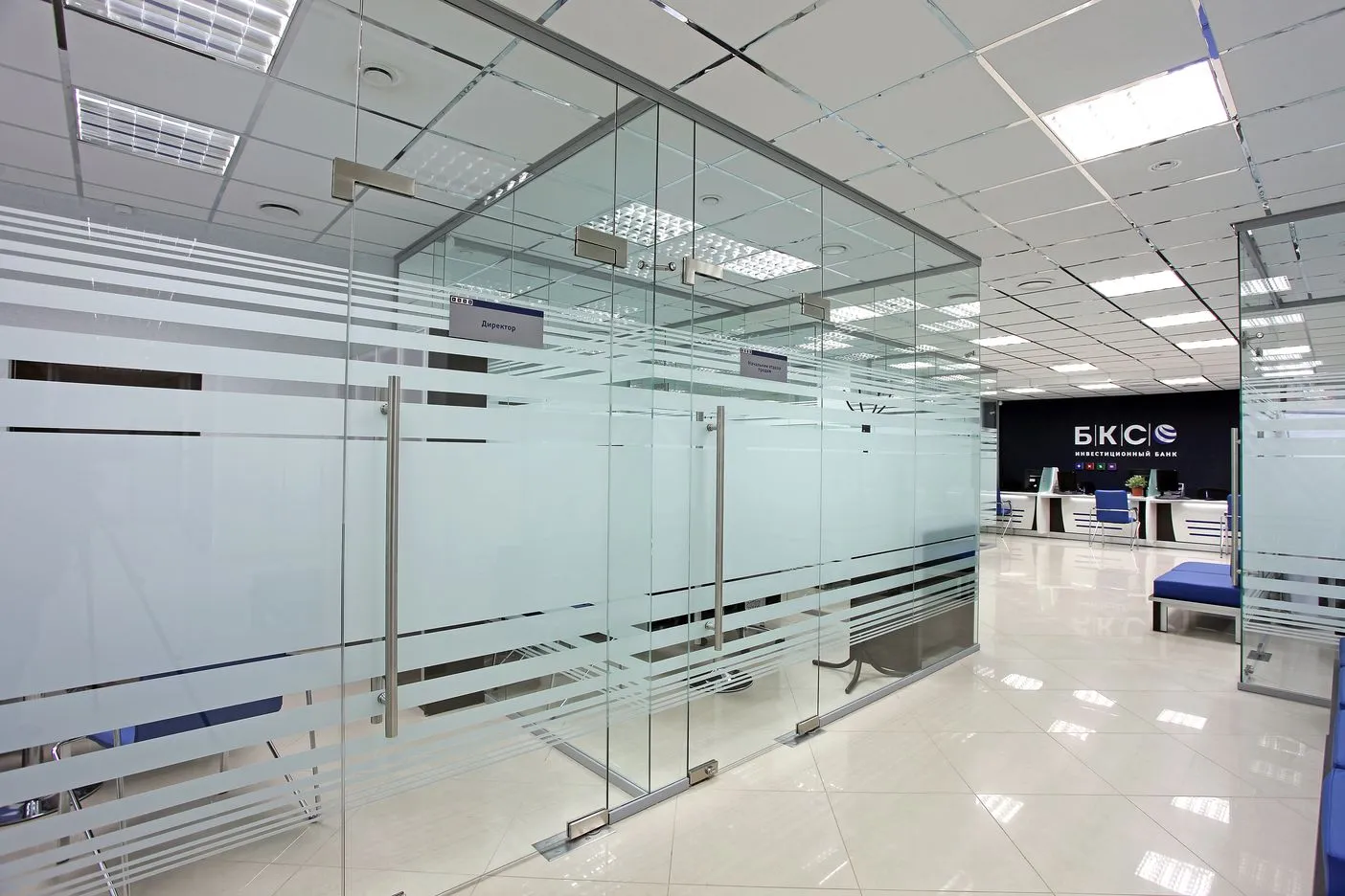 Цельностеклянные офисные перегородки