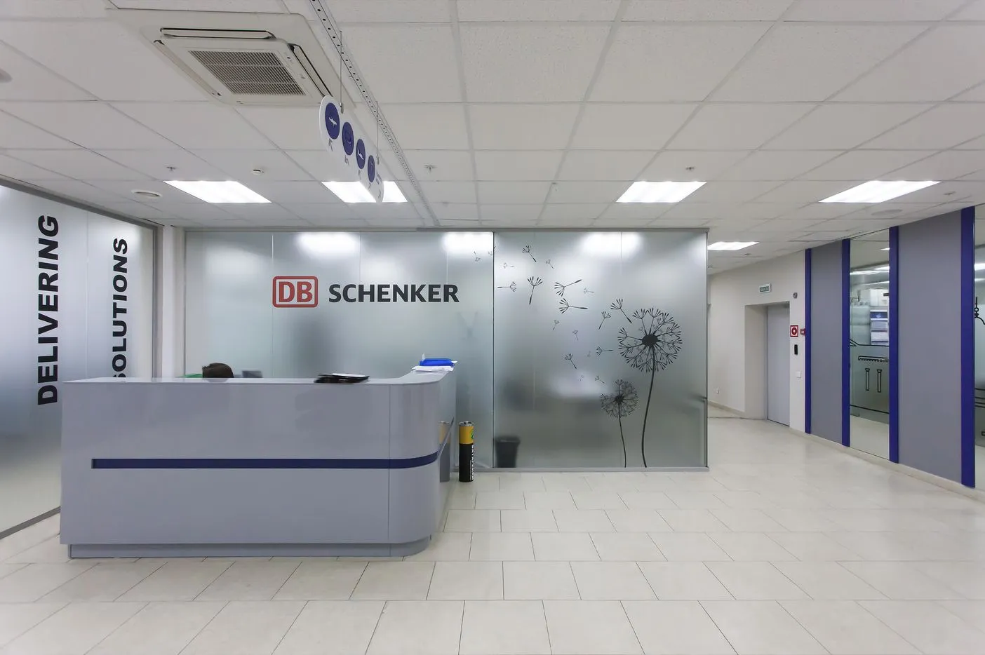 Цельностеклянные офисные перегородки