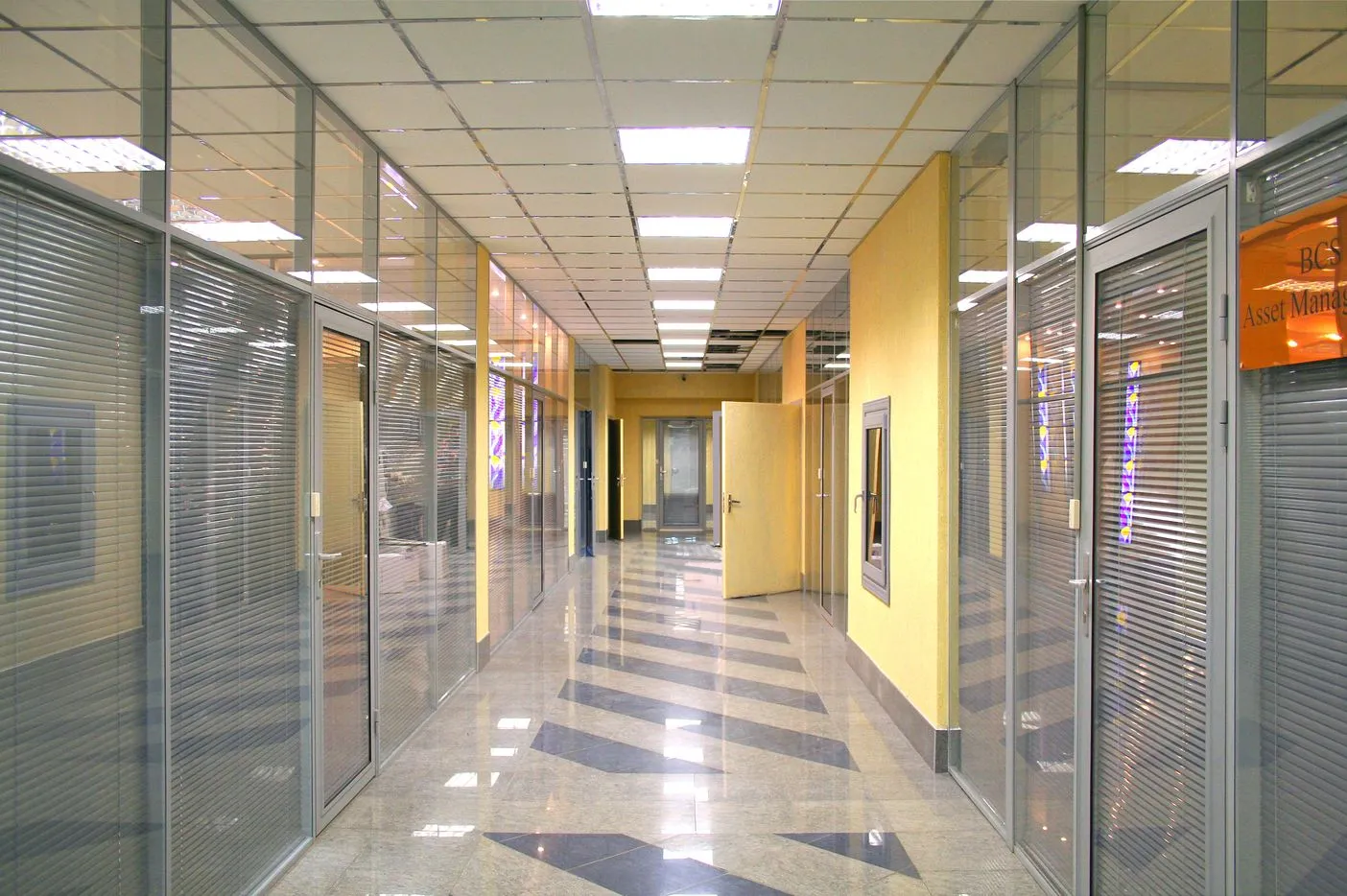 Перегородки с жалюзи