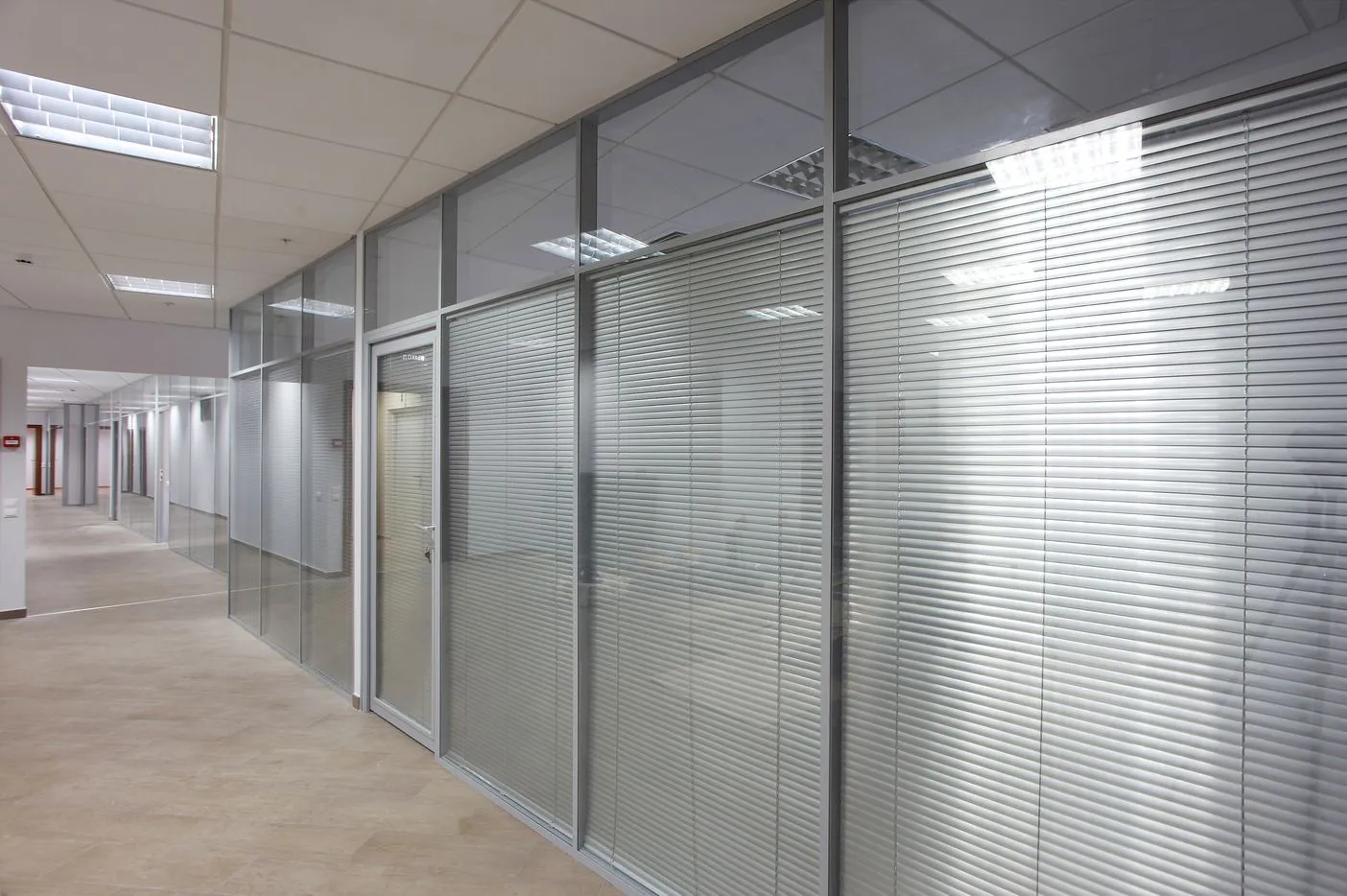 Перегородки с жалюзи