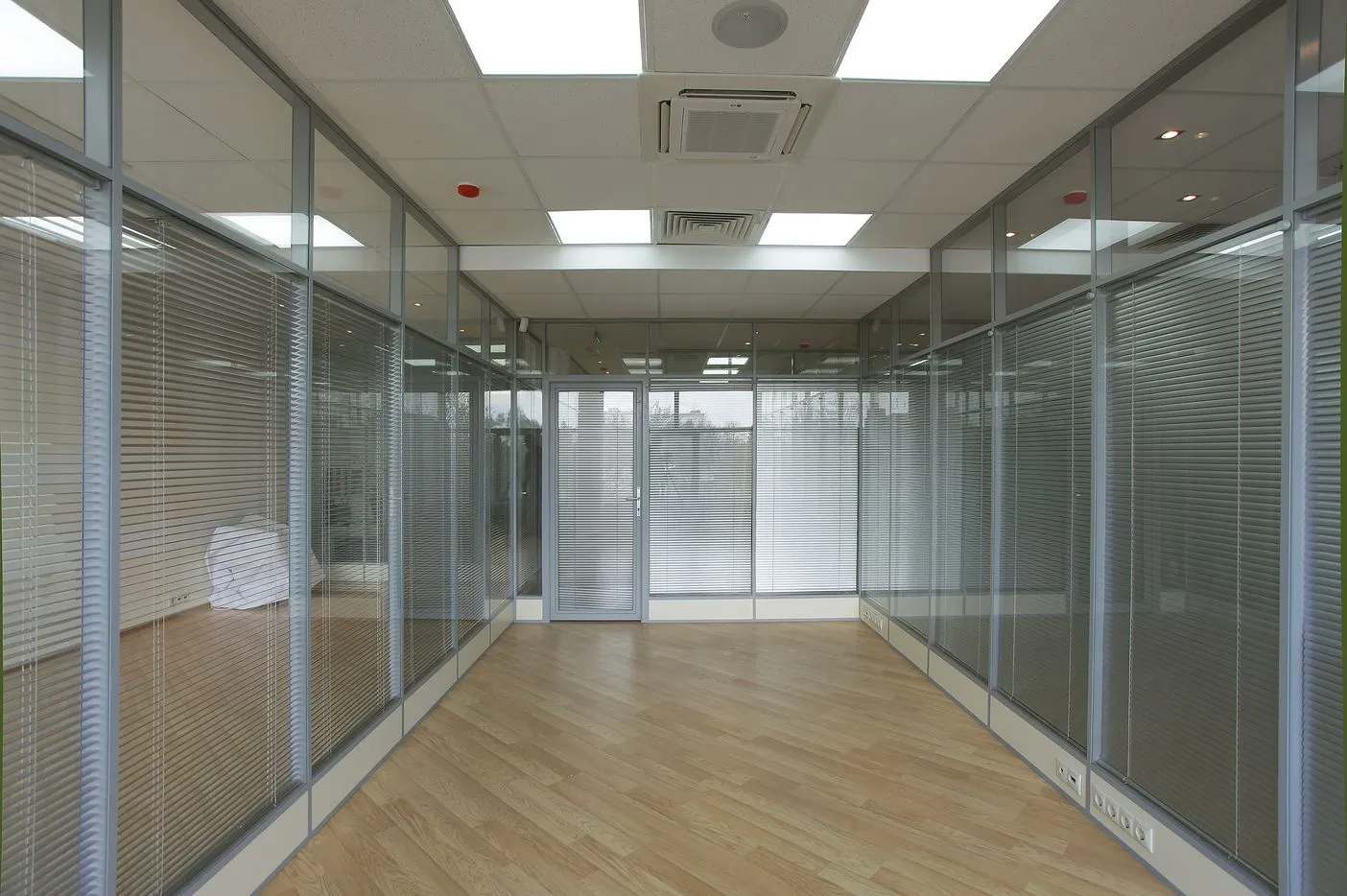 Перегородки с жалюзи