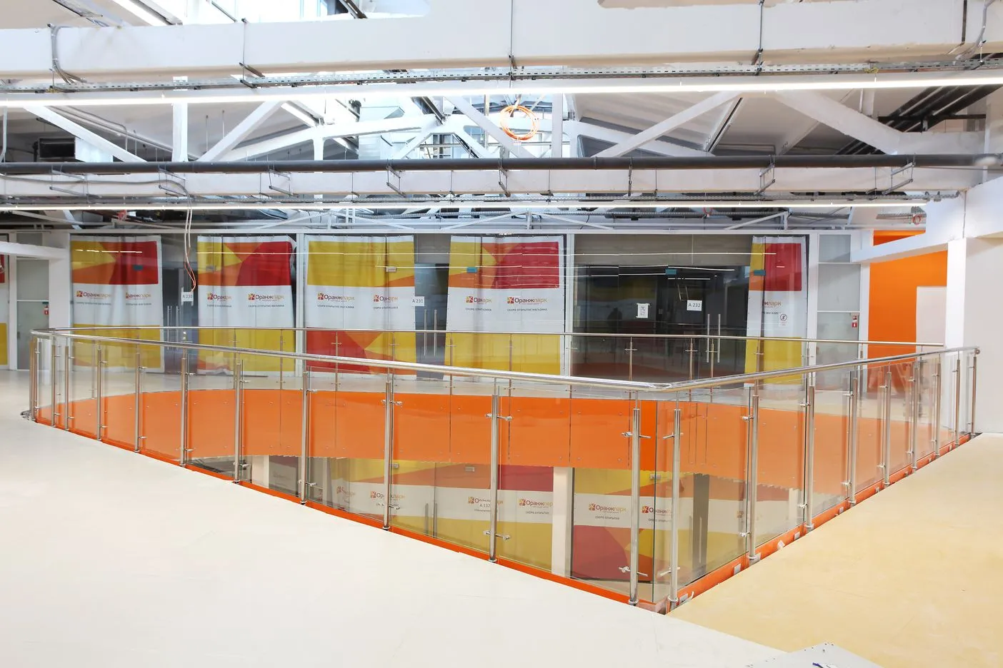 Цельностеклянные торговые перегородки CSP